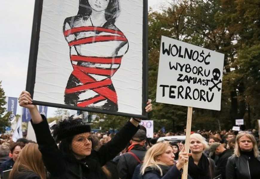 В Польше запретили аборты: во многих городах страны прошли протесты